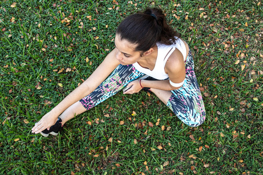 Mujer haciendo ejercicio, trotando, deporte. 