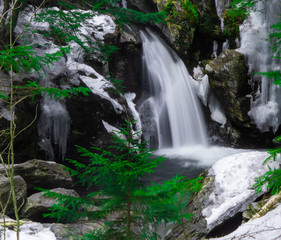 Fototapeta na wymiar Spring Waterfall