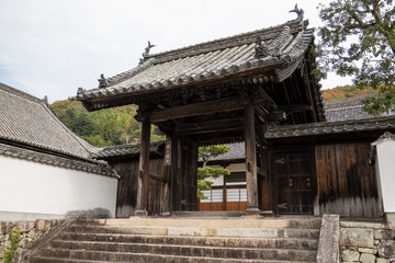 Fototapeta na wymiar 頼久寺の門