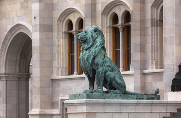 Sculpture of a proud and haughty lion
