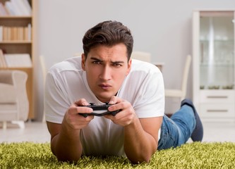 Obraz premium Man addicted to computer games