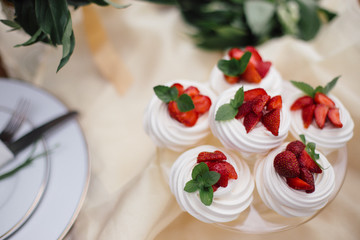 Obraz na płótnie Canvas beautiful fruit dessert, fruit cake with strawberries and cream .