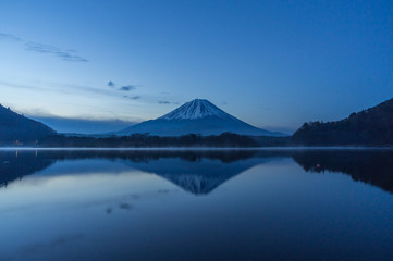精進湖からの富士山