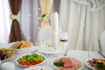 wedding, festive table, glasses, bottles of champagne and alcoholic cocktails