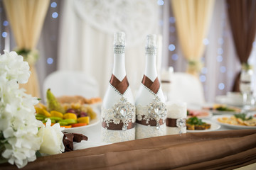 wedding, festive table, glasses, bottles of champagne and alcoholic cocktails
