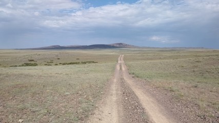 Fototapeta premium Поход к метеоритному кратеру гор Шунак 6-7 июля 2019 года