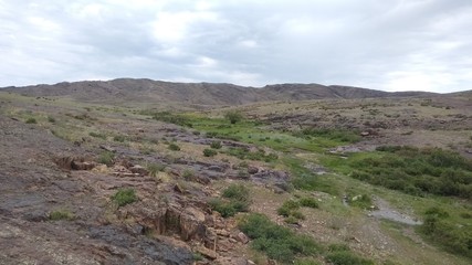 Fototapeta na wymiar Поход к метеоритному кратеру гор Шунак 6-7 июля 2019 года