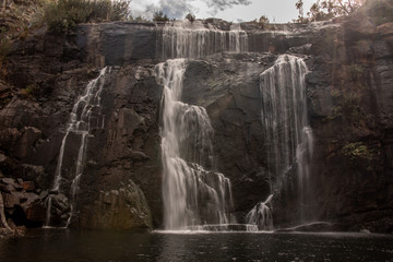 breiter Wasserfall in Australien