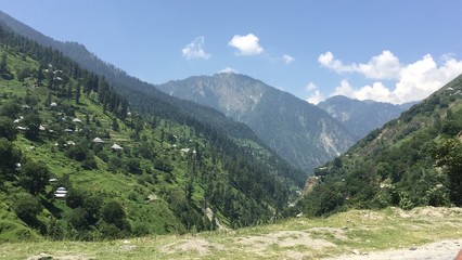Obraz premium clear sky below green trees in Naran Pakistan