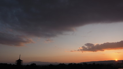 奈良県庁屋上からの夕焼け（奈良盆地と興福寺五重塔）