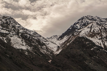 Fototapeta premium Mountain landscape in Lo Valdés Valley, Cajón del Maipo, Central Andes of Chile.
