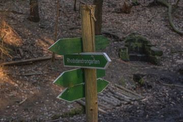 Beschilderung im Wald