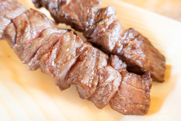 美味しそうな牛串の写真