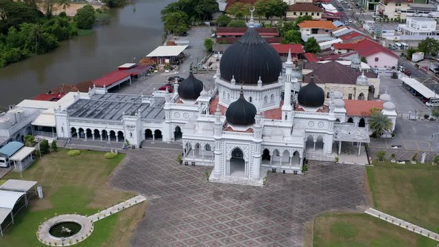 4k Aerial Footage reveal shot of Masjid Zahir Mosque in Alor Setar Kedah revealing Kedah River