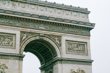 Fototapeta na wymiar Triumphal arch of triumph in paris