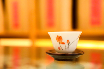 赤い花の茶器