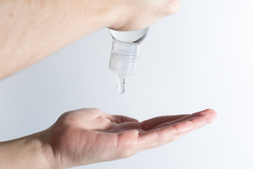 lavar manos con gel hidroalcohólico para desinfectar
