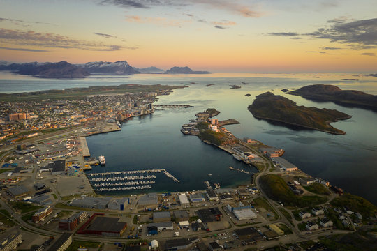 Blick auf den Hafen von Bod&oslash; Norwegen Luftaufnahme
