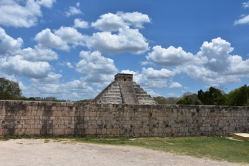 Fototapeta na wymiar Chichen Itza pyramid, Mexico
