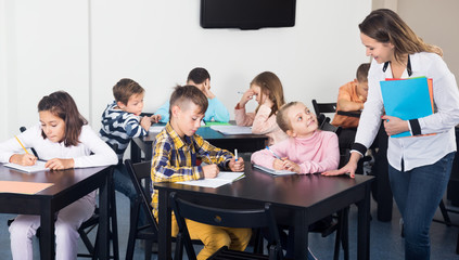 Obraz na płótnie Canvas Little children with teacher in classroom