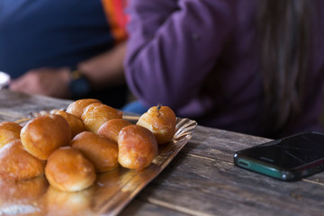 Fly on top of fritters with cream