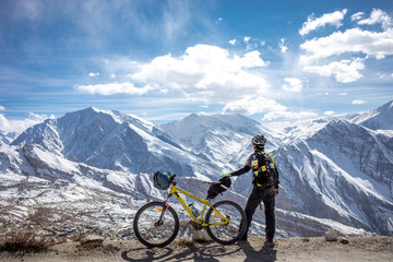 Fototapeta premium cycle bike packing snow