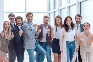Obraz premium close up. a group of jubilant young people standing together