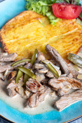 boeuf stroganoff on a blue plate