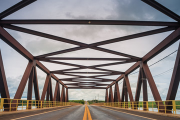 Fototapeta premium Old bridge with incredible architecture over the São José dos Dourados River