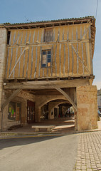 Maisons à colombage du village de Villeréal dans le département du Lot et Garonne