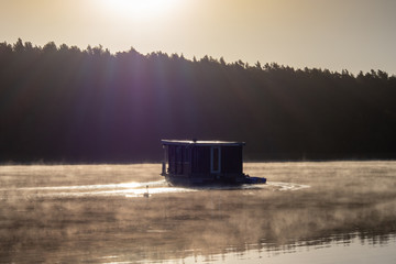 Sunrise mit Schwan und Boot