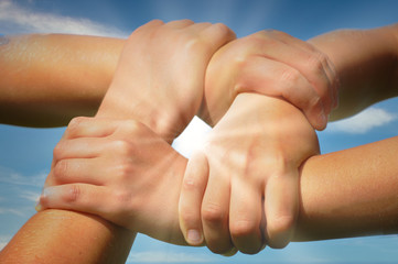 Hände die sich gegenseitig halten, Gemeinschaft