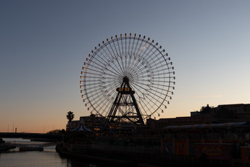 早朝の大観覧車（撮影場所：日本丸メモリアルパーク）