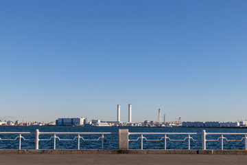 Naklejka premium 横浜港の工業地帯（撮影場所：山下公園）