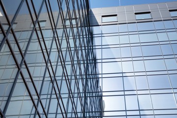 Obraz premium Abstract texture and blue glass facade in modern office building. 