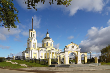 Fototapeta na wymiar Orthodox Church in Russia against the blue sky