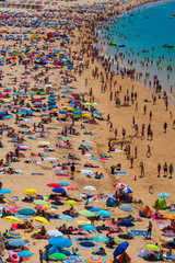 Fototapeta premium Beach full with people in a summer day in Algarve