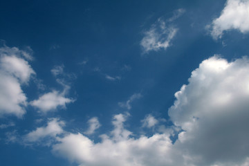 clouds in the blue sky during the daytime