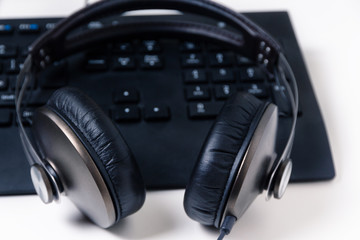 Obraz na płótnie Canvas headphones on the keyboard