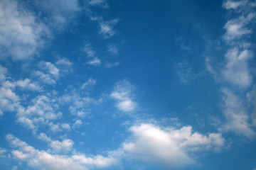 Fototapeta na wymiar clouds in the blue sky during the daytime