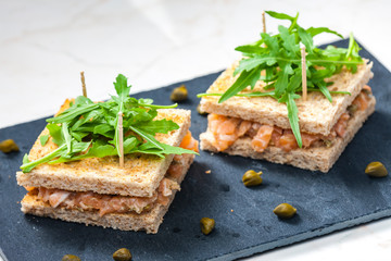 salmon tartare in toast bread