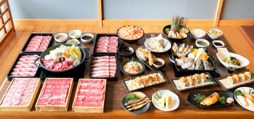 Fototapeta na wymiar Japanese Sukiyaki and food
