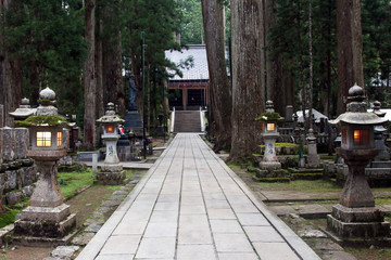 Okuno in temple