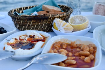 Two types of traditional Turkish mezze made with beans and yoghurt 