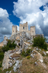 Fototapeta na wymiar The famous medieval fortress of Rocca Calascio in a sunny day. Abruzzo, Italy.
