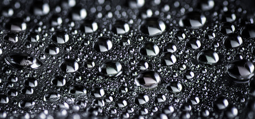 macro gocce su fondo grigio