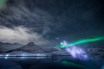Fototapeta na wymiar Polarlicht über dem Fjord