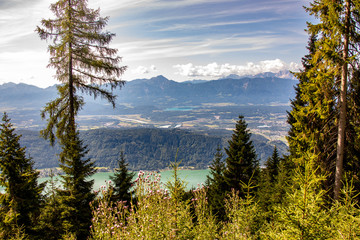 Fototapeta na wymiar Panorama of the Austrian Alps,Europe,at Lake Ossiacher See with the mountains of the Karawanken Mountains with paragliders