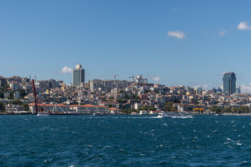 Obraz premium Panoramic view from Bosporus to city of Istanbul