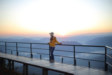 Fototapeta premium Women enjoy the view at of Doi Pui Ko at Mae Hong Son, Thailand